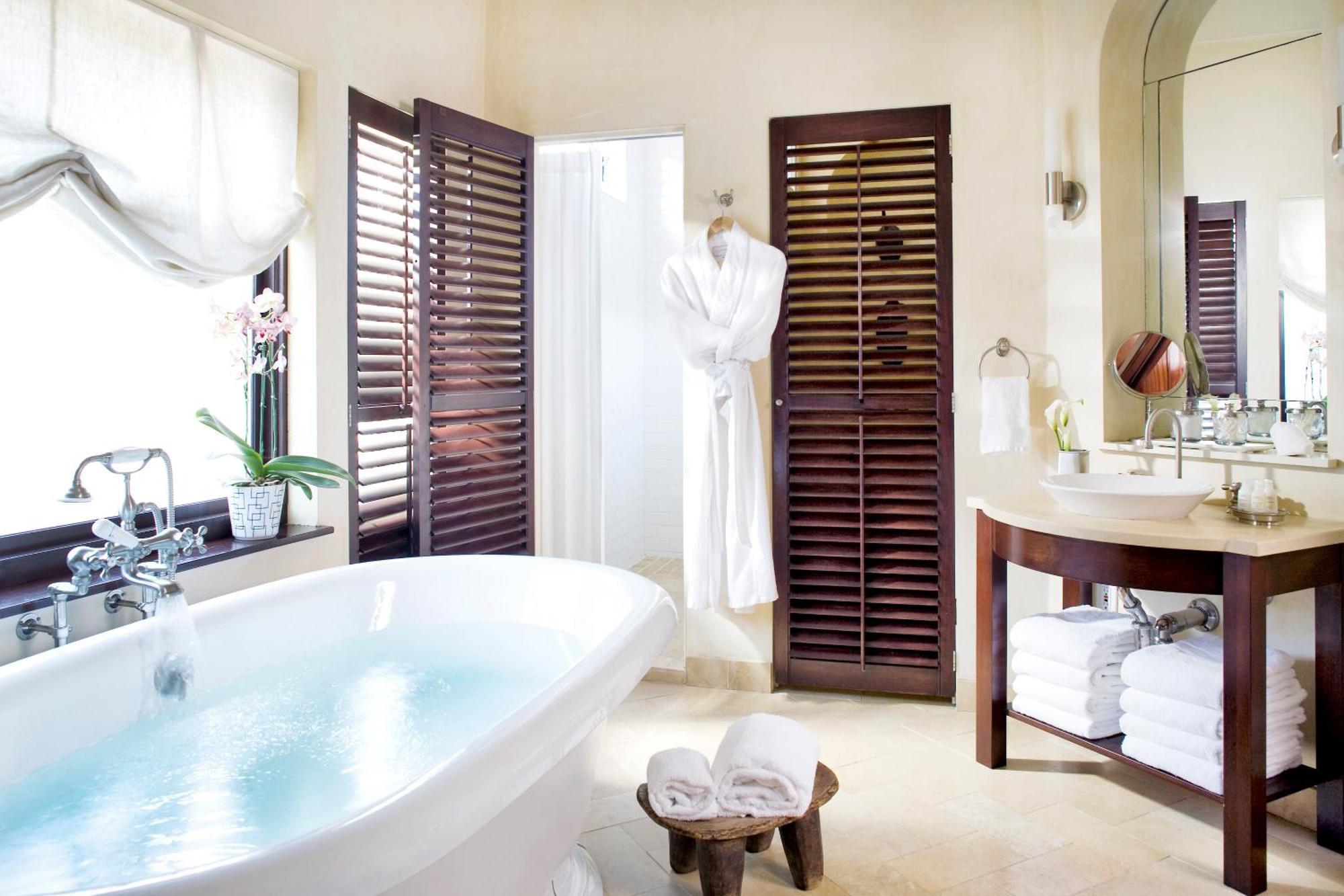 Queen Suite Spa Bath