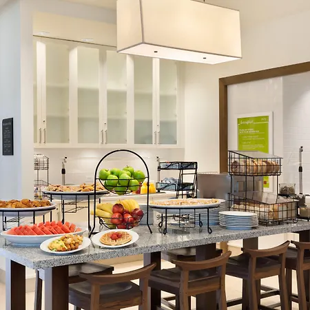Hilton Garden Inn Boston Logan Airport-3